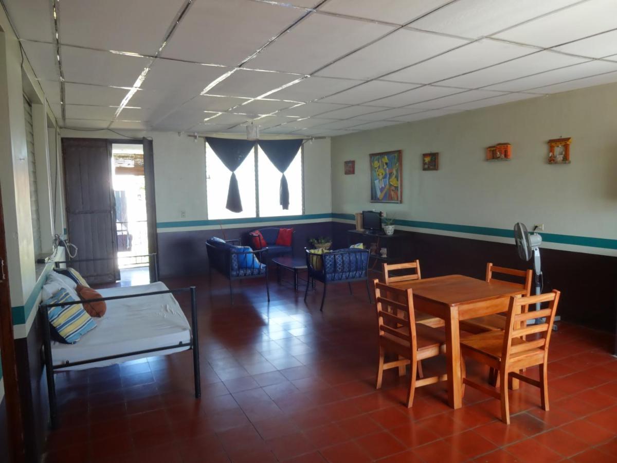 Harvest House Nicaragua Hotel León Buitenkant foto