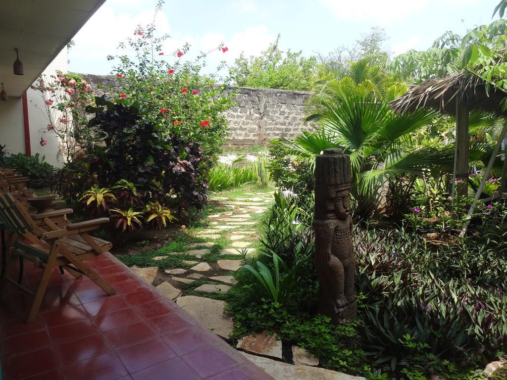 Harvest House Nicaragua Hotel León Buitenkant foto