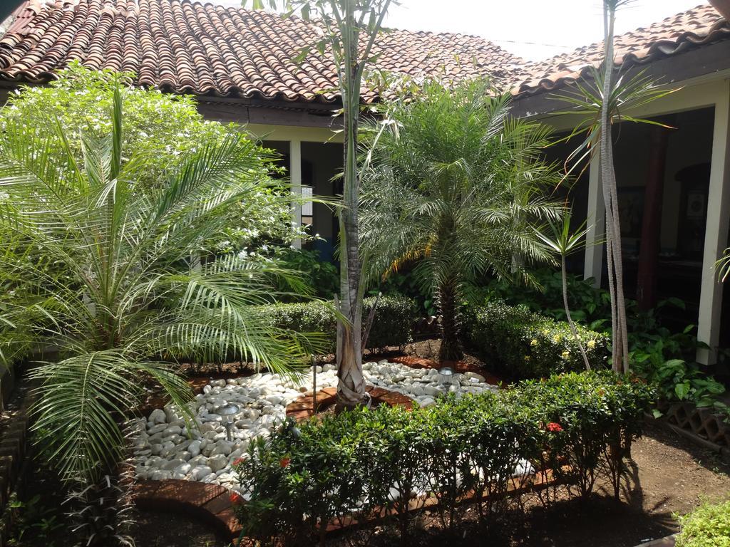 Harvest House Nicaragua Hotel León Buitenkant foto