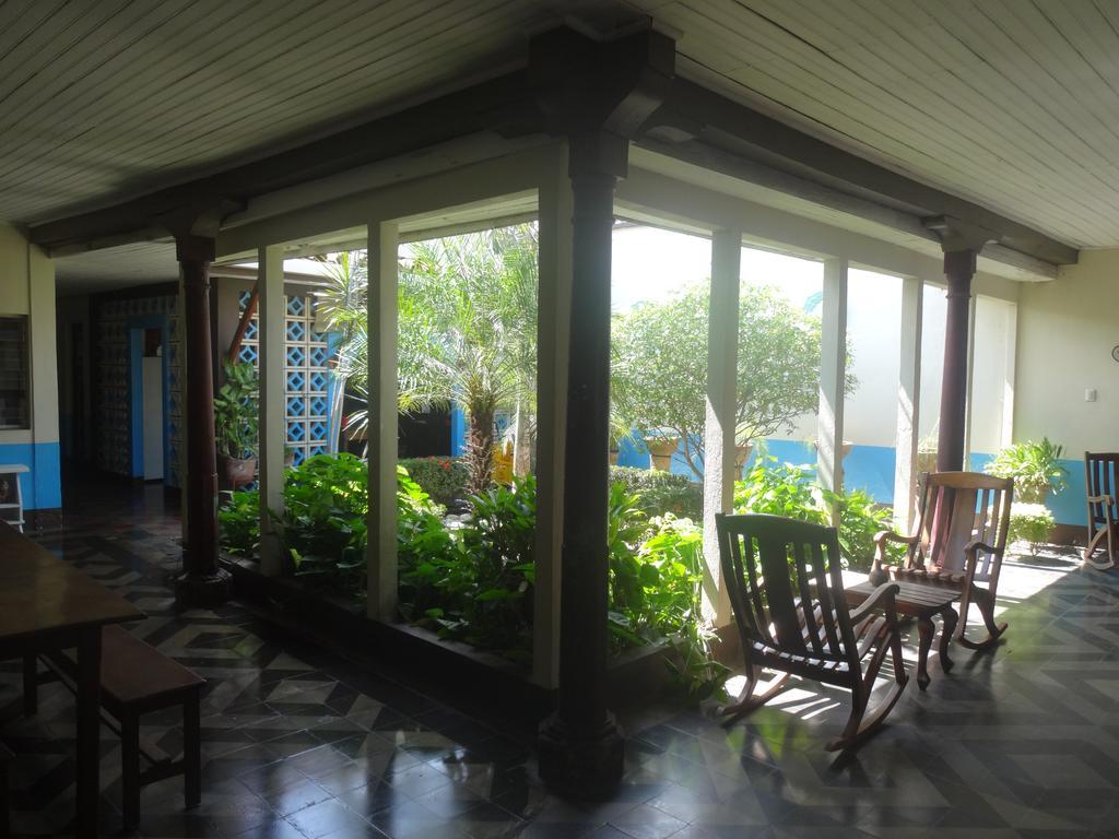 Harvest House Nicaragua Hotel León Buitenkant foto